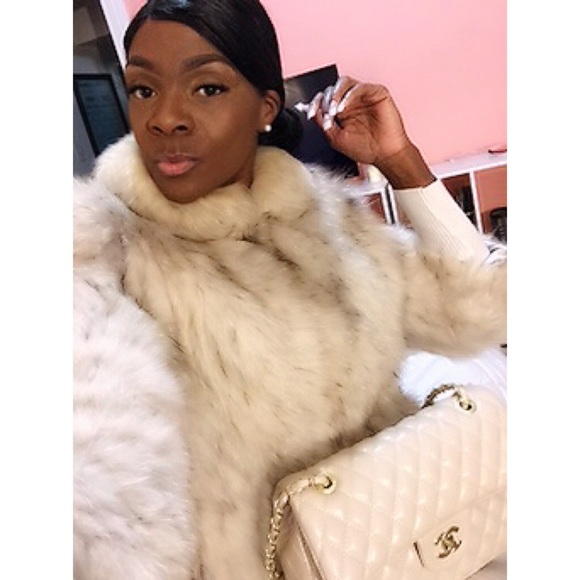 Meet your Posher, Jessica - Picture 2 of 2